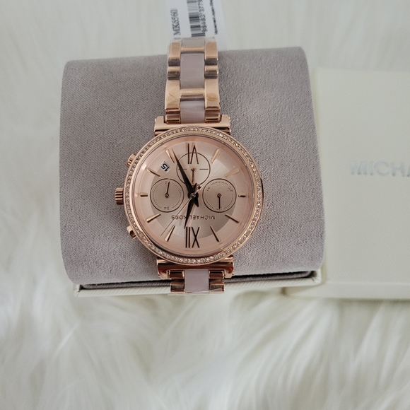 ❗ SOLD ❗ BNWT Michael Kors watch ❗ - Picture 3 of 8